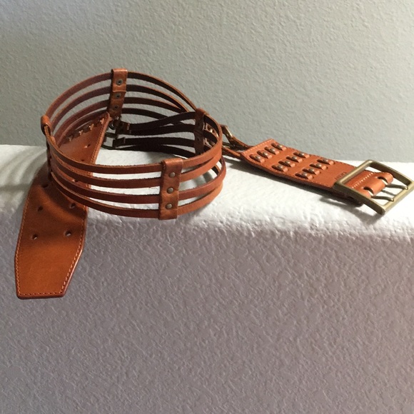 DKNY leather belt . - Picture 1 of 6